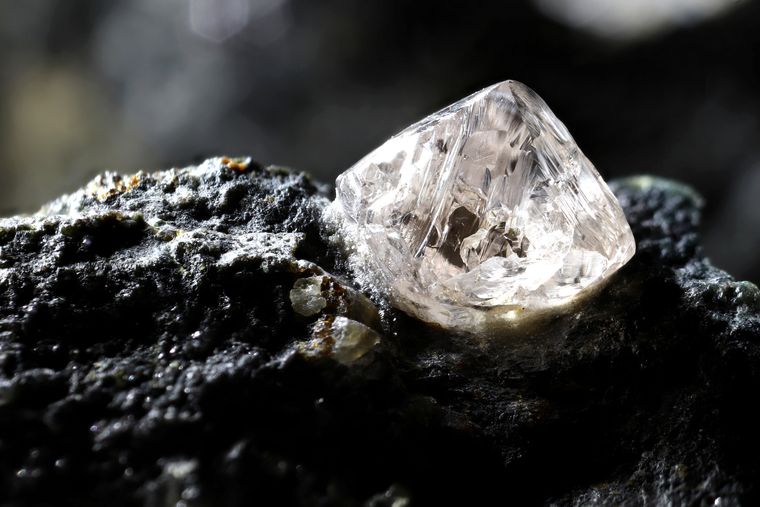 Data Magic: Finding De Beers diamonds in the data